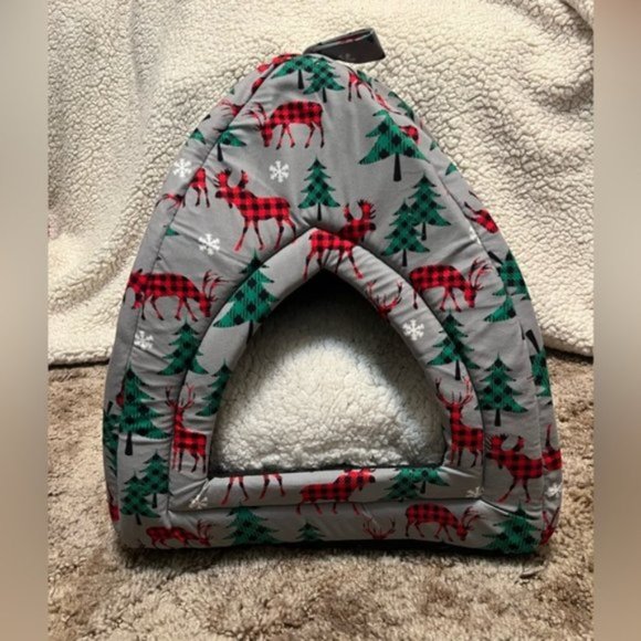 CUTE portable cat, dog sleeping winter themed bed tent. NWOT 16” tall - Picture 1 of 9